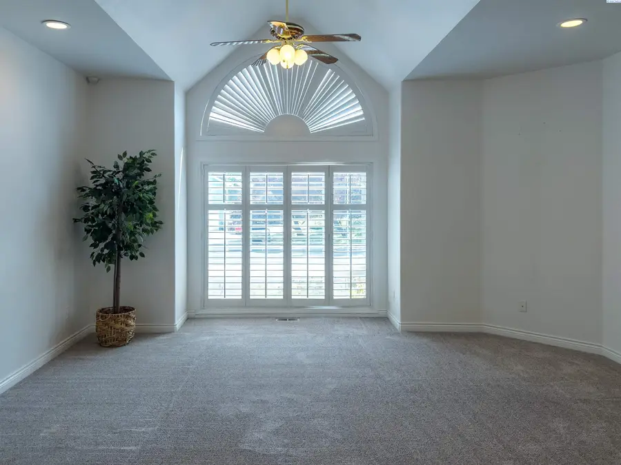 320 NW Brandon Dr, Pullman, WA 99163 - #2