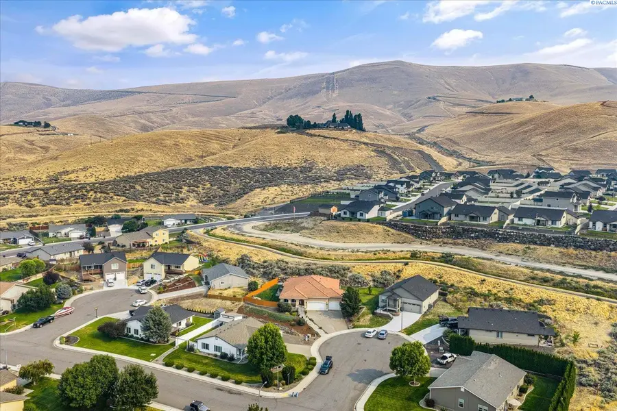 215 SW Mariposa Court, Prosser, WA 99350 - #2