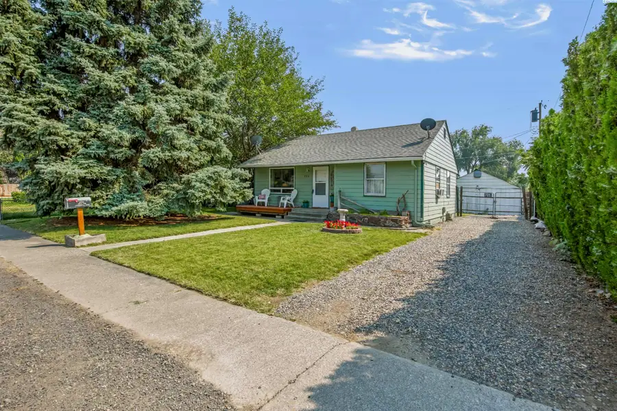 206 E 14th Ave, Kennewick, WA 99337 - #2