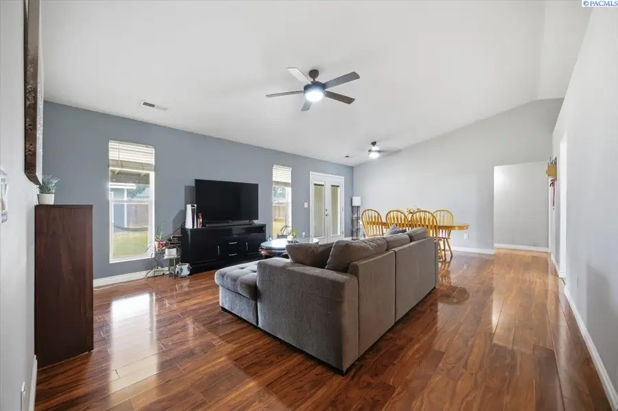 4501 W Grand Ronde Ave, Kennewick, WA 99336 - #3
