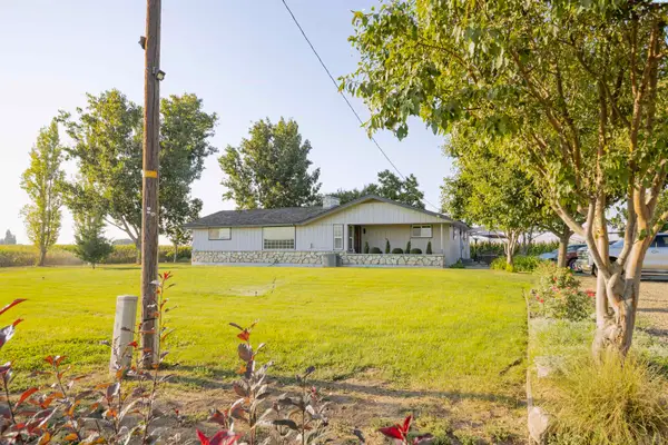 691 Van Belle Rd, Granger, WA 98932
