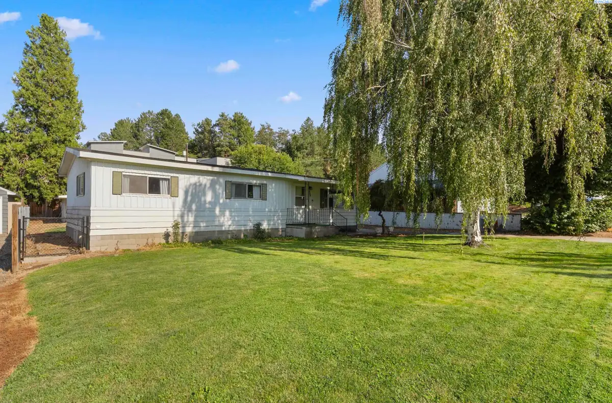 924 Market St, Prosser, WA 99350 - #1