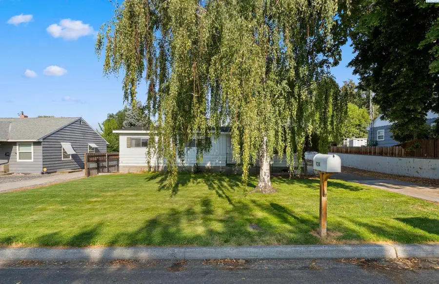 924 Market St, Prosser, WA 99350 - #2