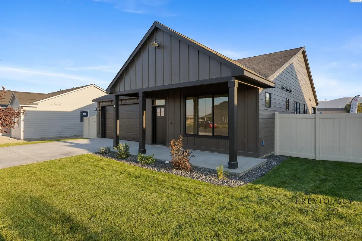411 Sapphire Ave, Grandview, WA 98930 - #1