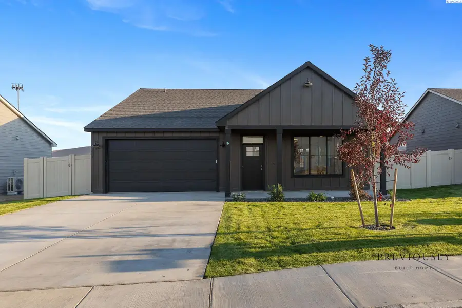 411 Sapphire Ave, Grandview, WA 98930 - #3