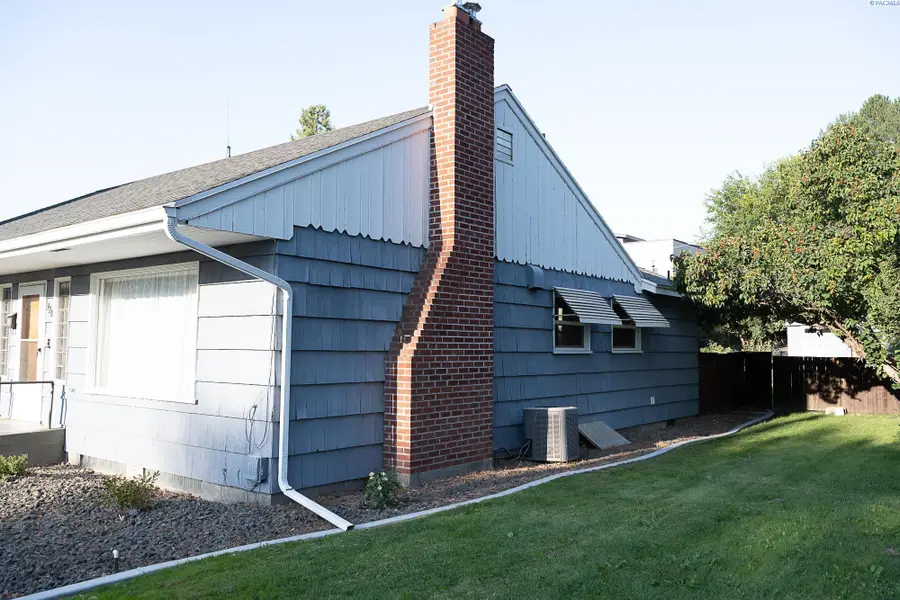 928 Market St, Prosser, WA 99350 - #2