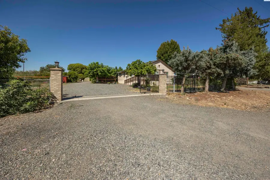 1180 S Wapato Road, Wapato, WA 98951 - #2