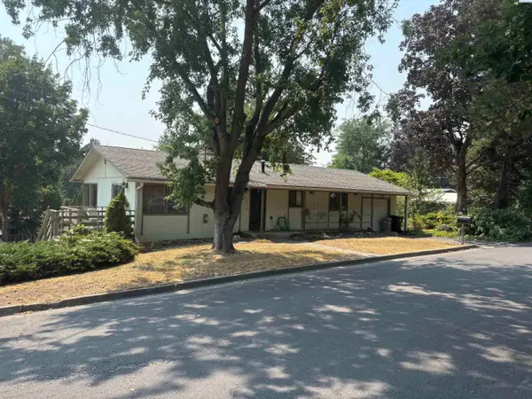 405 NW Dack Ct, Pullman, WA 99163