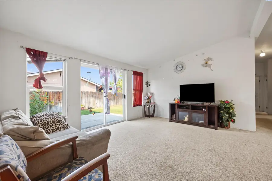 611 N Waldemar Ave, Pasco, WA 99301 - #2