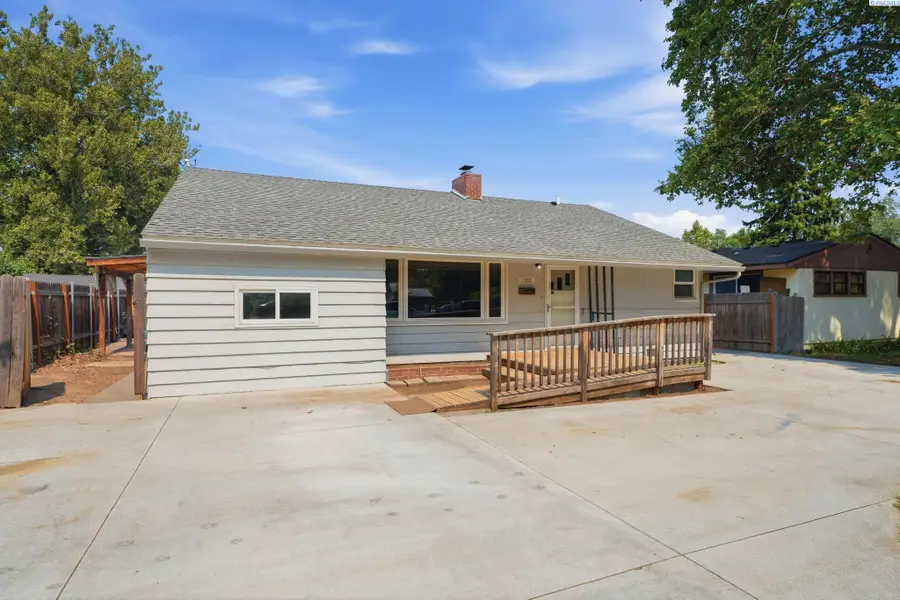 1926 W 6th Ave, Kennewick, WA 99336 - #2