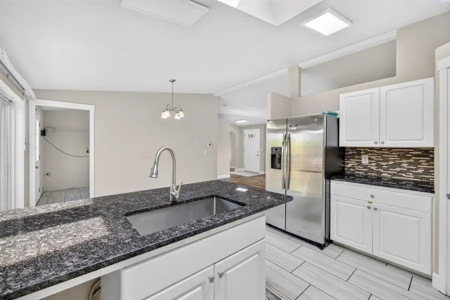 418 S 23rd Ave, Pasco, WA 99301 - #3