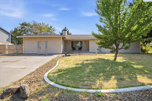 4617 W 14th Ave, Kennewick, WA 99338-1720
