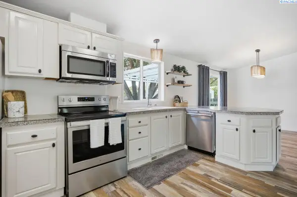 316 S 9th St, Benton City, WA 99320