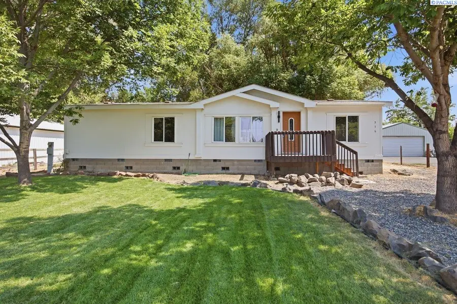 316 S 9th St, Benton City, WA 99320 - #3