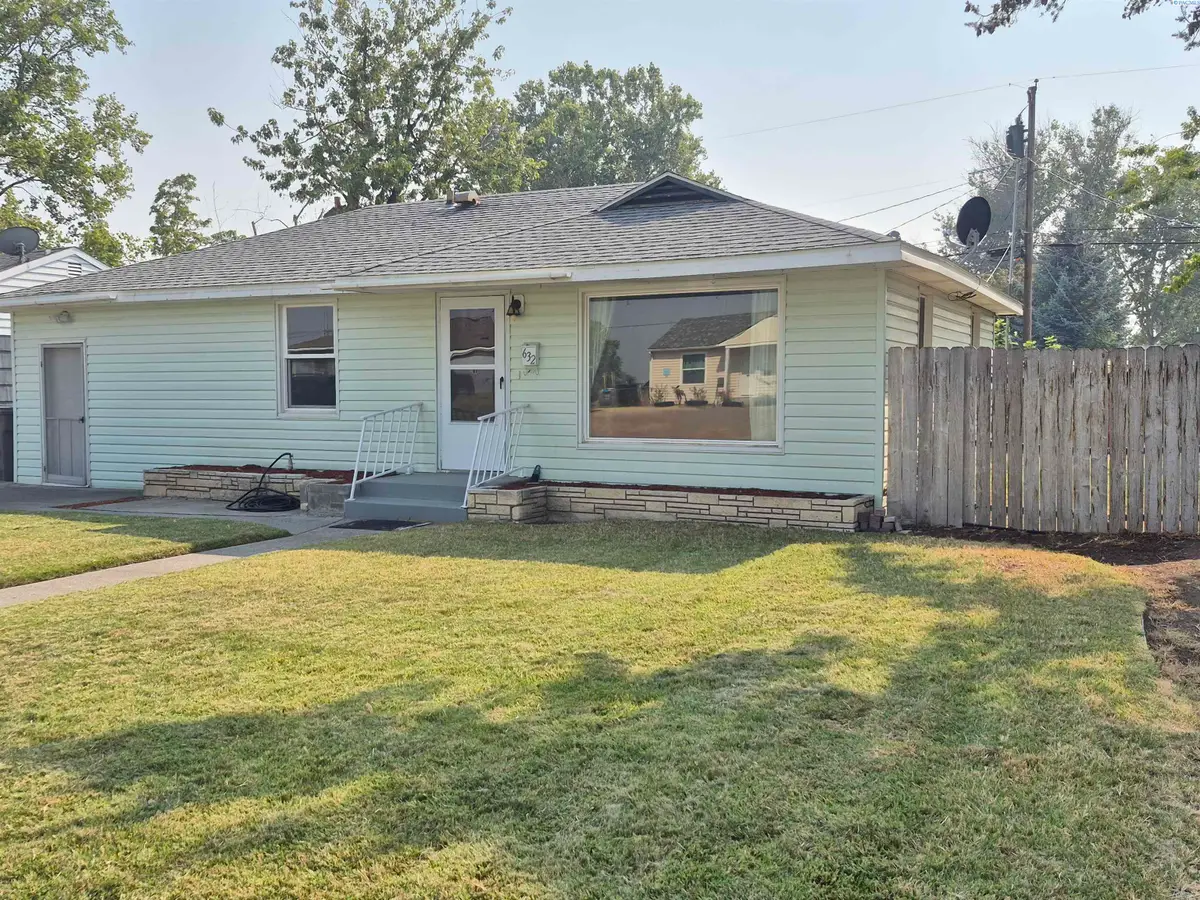 632 S Everett St, Kennewick, WA 99336 - #1