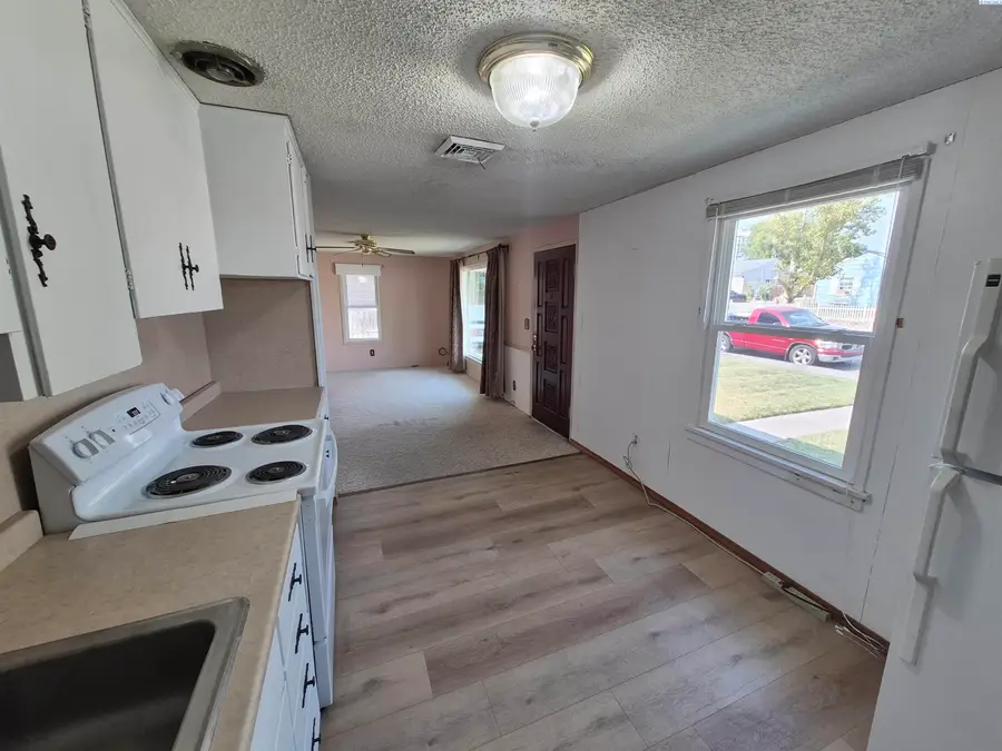 632 S Everett St, Kennewick, WA 99336 - #3