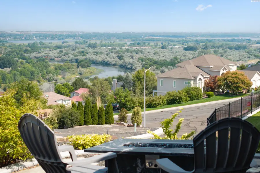 417 Heritage Hills Dr, Richland, WA 99352 - #2