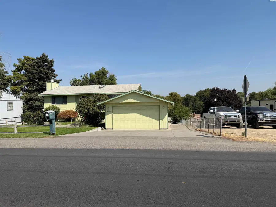 7320 W Yellowstone Ave, Kennewick, WA 99336 - #3