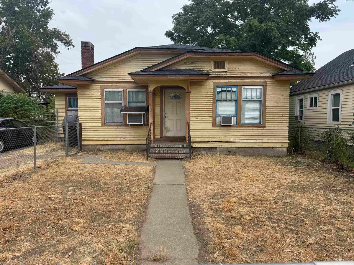 913 S 3rd Ave, Yakima, WA 98902 - #1