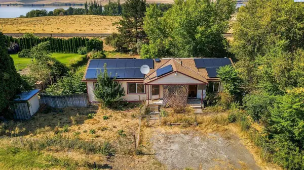 227 Lakeview Dr, Burbank, WA 99323