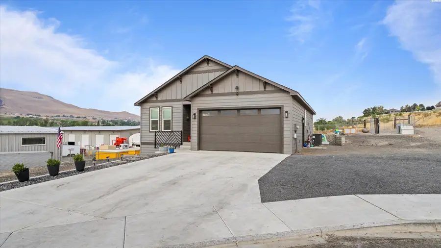 1525 Della Ave, Benton City, WA 99320 - #2