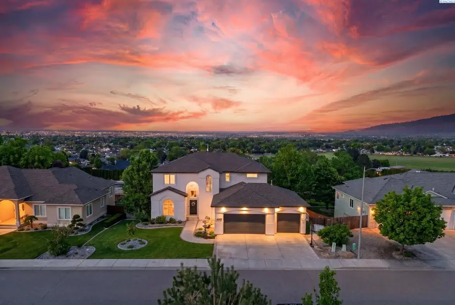 1614 W 51st Avenue, Kennewick, WA 99337 - #2