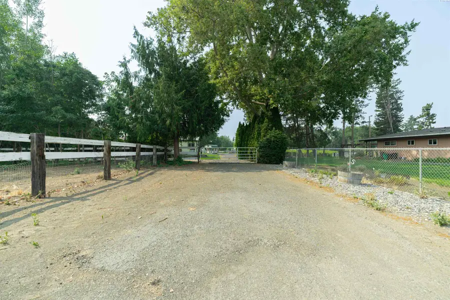 4120 W Wernett Road, Pasco, WA 99301 - #2