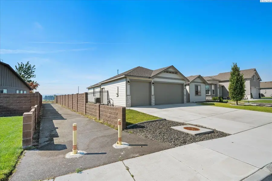 8004 Massey Dr, Pasco, WA 99301 - #2