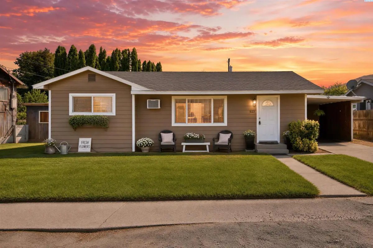 820 Brown Street, Prosser, WA 99350-1712 - #1