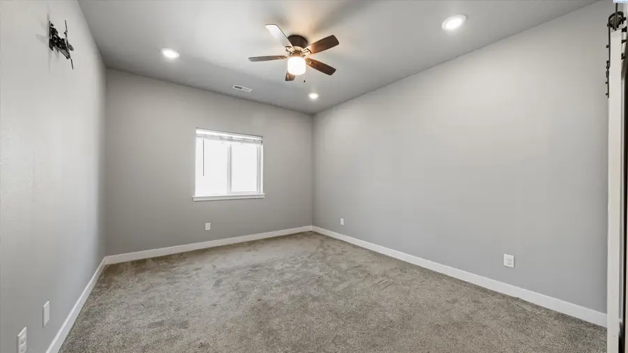 352 E Davis St., Connell, WA 99326 - #3