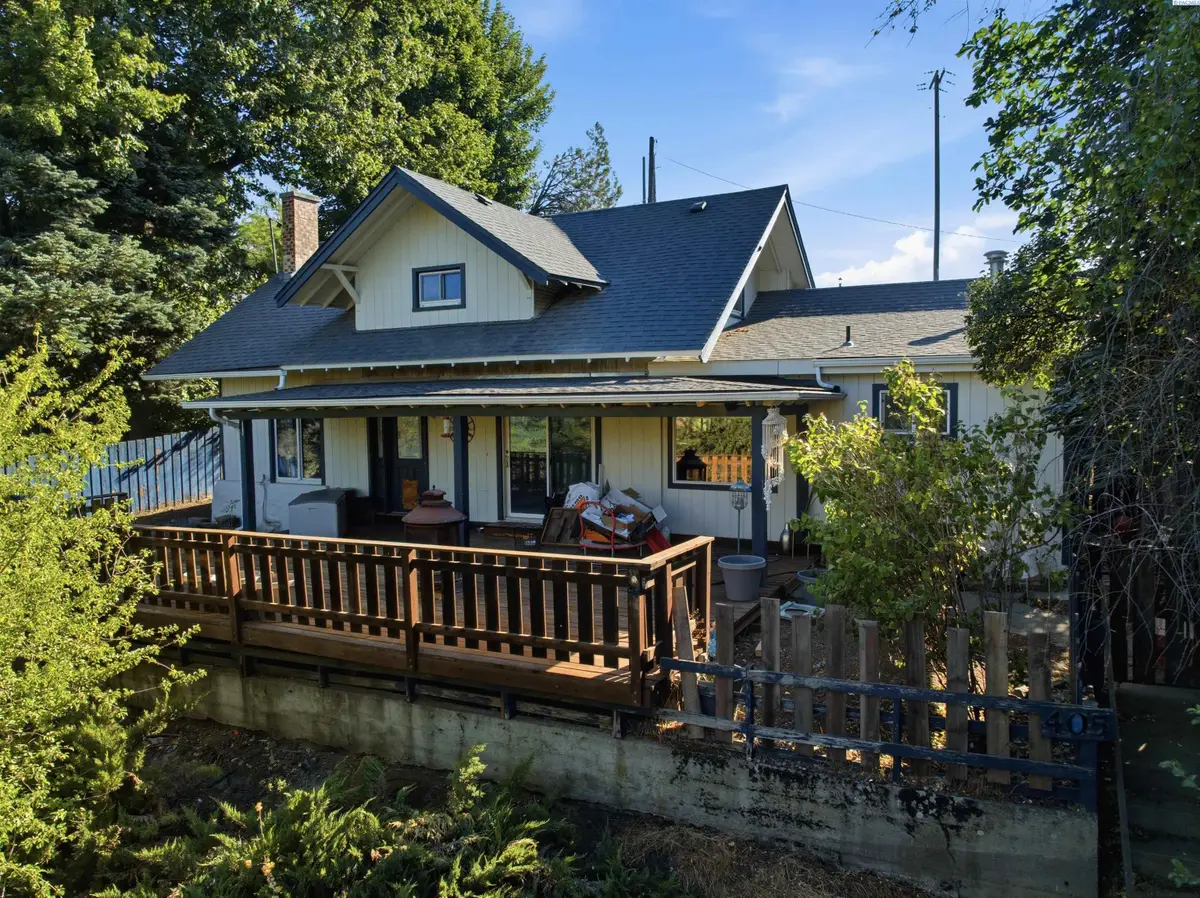 405 S Mill St, Colfax, WA 99111 - #1