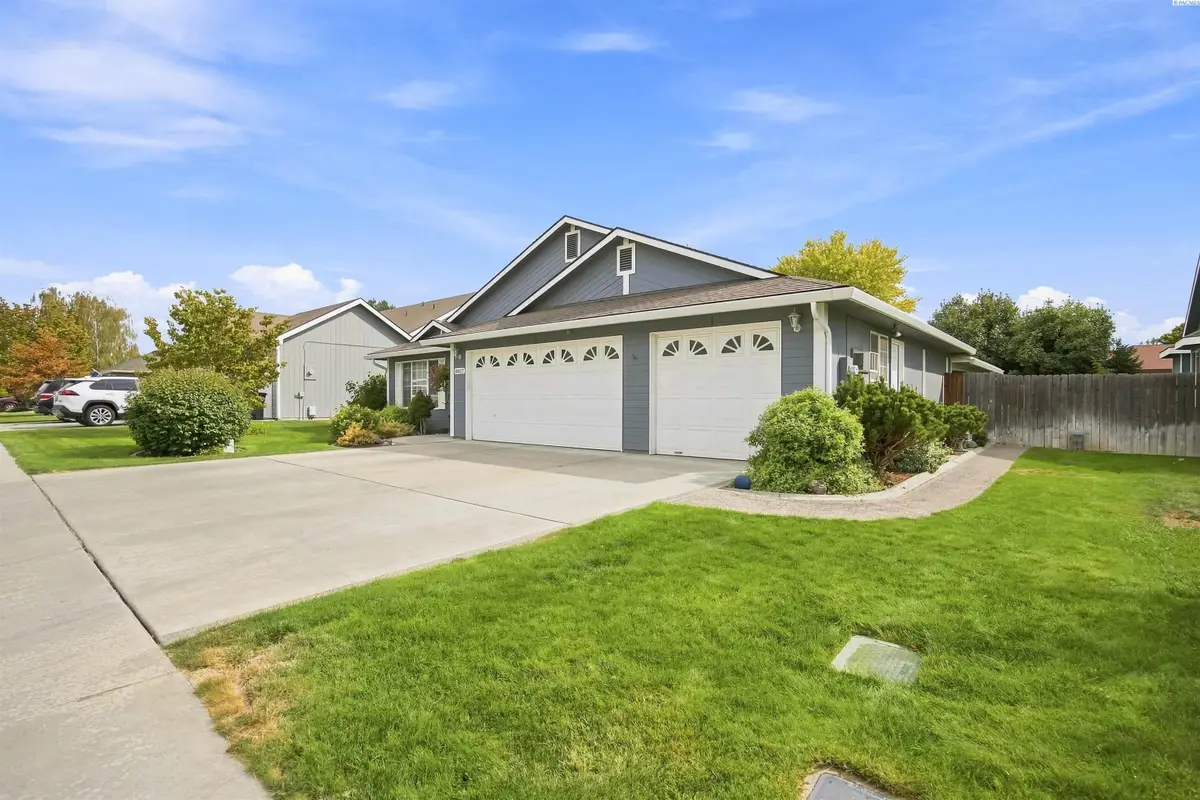 8827 W Klamath Ave, Kennewick, WA 99336 - #1