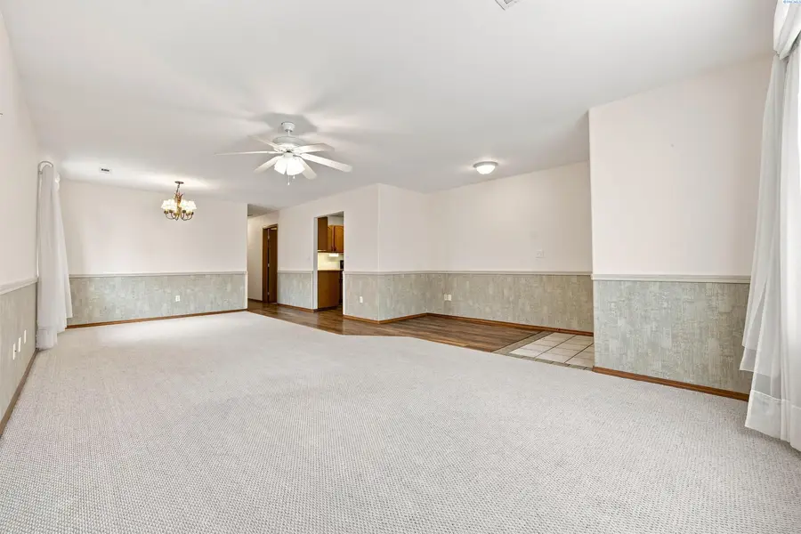 8827 W Klamath Ave, Kennewick, WA 99336 - #3