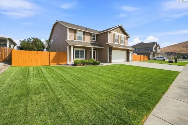 3070 Hickory Ave., West Richland, WA 99353