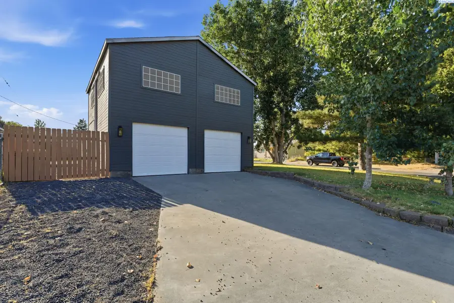 1805 Longfitt St, Richland, WA 99352 - #2