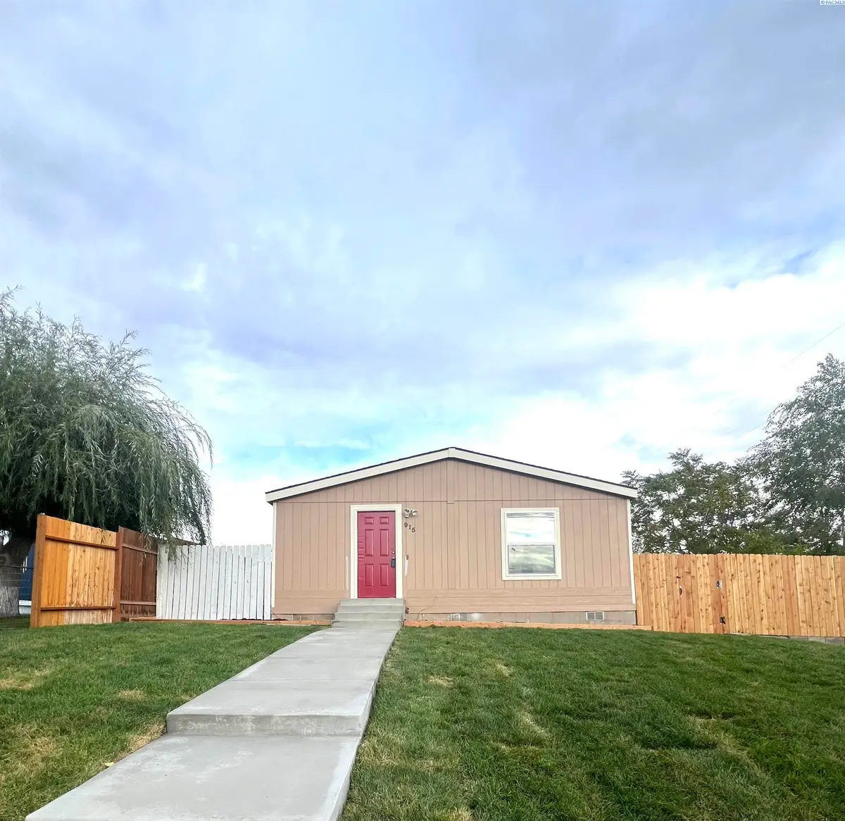 915 S 6th Ave, Pasco, WA 99301 - #1