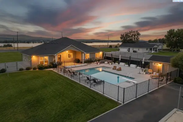 2477 Hanson Loop, Burbank, WA 99323