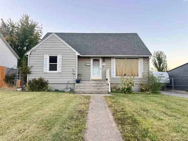 803 Crescent Drive, Grandview, WA 98930