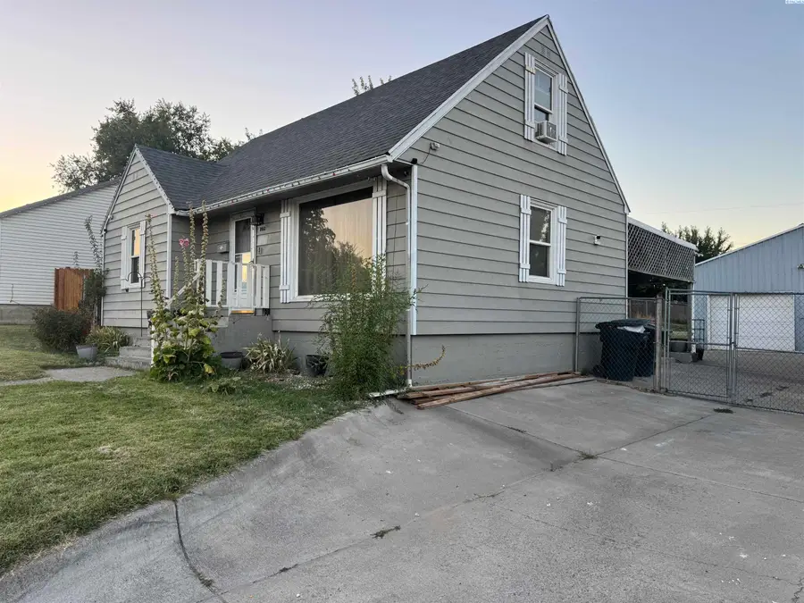 803 Crescent Drive, Grandview, WA 98930 - #2