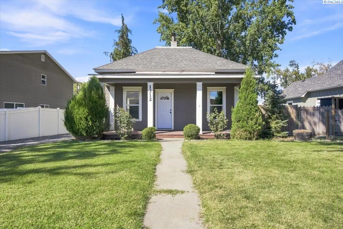 1312 Grant Ave, Prosser, WA 99350 - #1