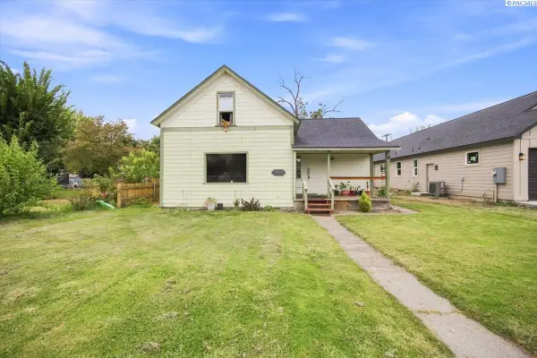 1424 Grant Ave, Prosser, WA 99350