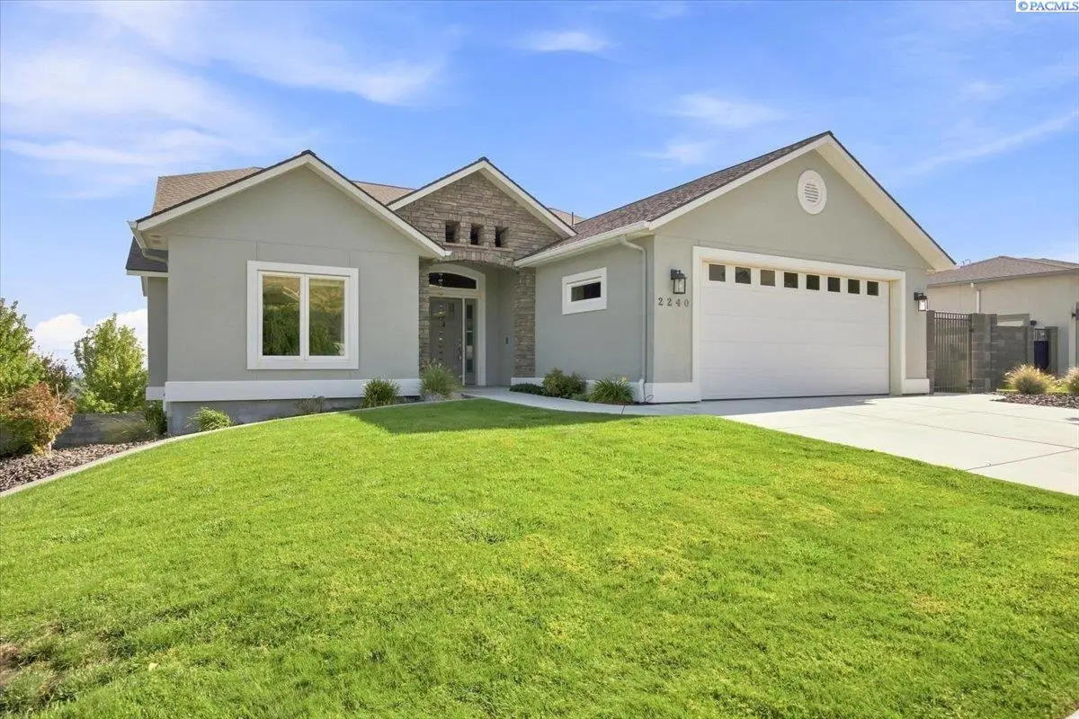 2240 W 51st Ave, Kennewick, WA 99337 - #1