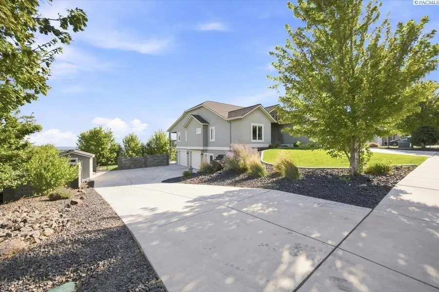 2240 W 51st Ave, Kennewick, WA 99337 - #2