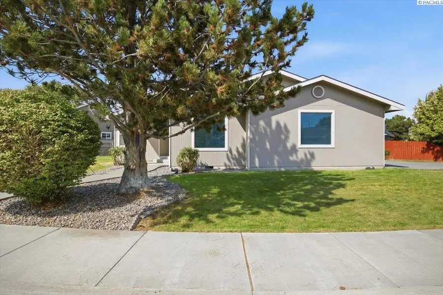 1906 W 22nd Ave, Kennewick, WA 99337 - #2