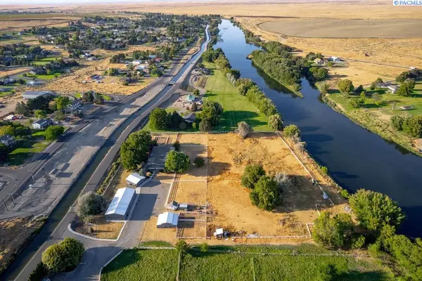 96305 N Yakima River Dr, West Richland, WA 99353