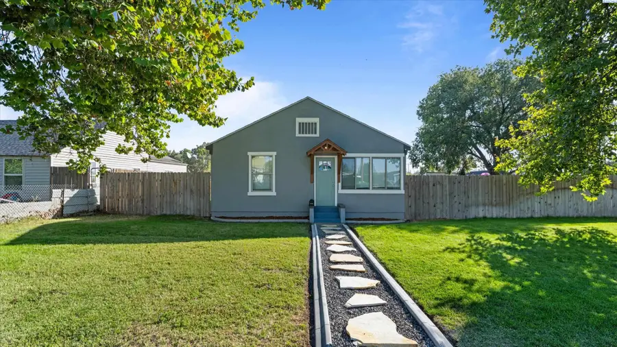 215 N 12th Ave, Pasco, WA 99301 - #2