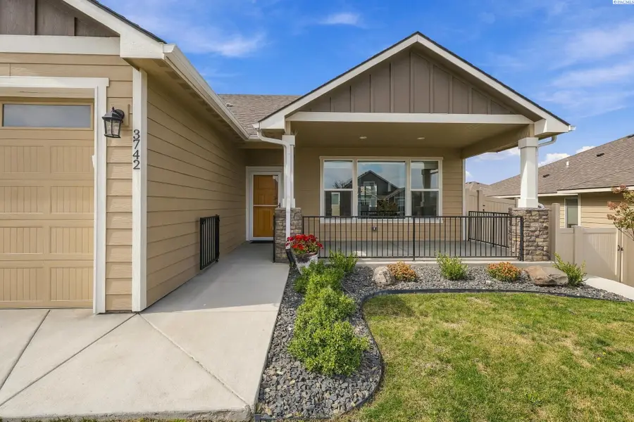 3742 S Van Buren Pl, Kennewick, WA 99338 - #3