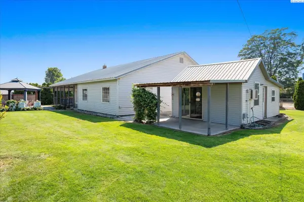 1104 Rd 40, Pasco, WA 99301