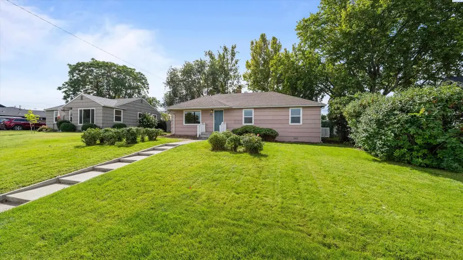 1821 Benson Ave, Prosser, WA 99350 - #2