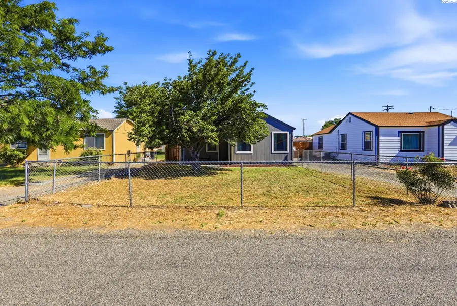 908 Chris Ave, Benton City, WA 99320 - #2